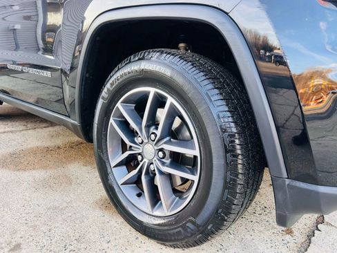 Used 2017 Jeep Grand Cherokee Limited image 10