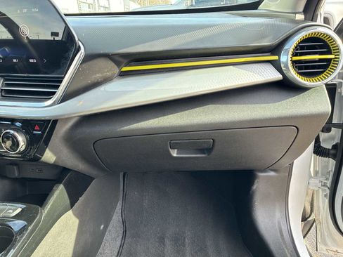 Certified 2024 Chevrolet Trax LT w/ Driver Confidence Package image 28