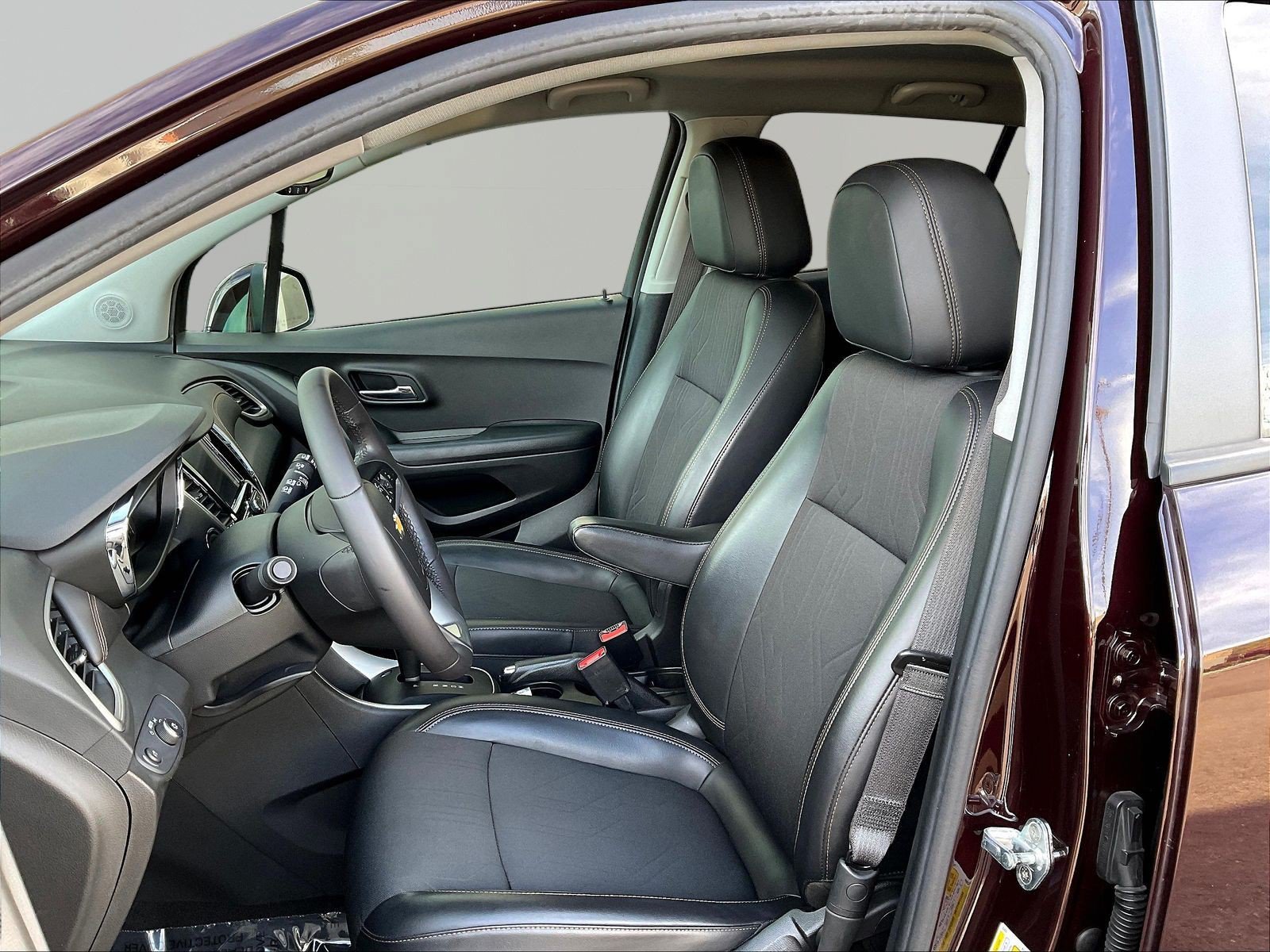Used 2021 Chevrolet Trax LT w/ Driver Confidence Package FWD image 21