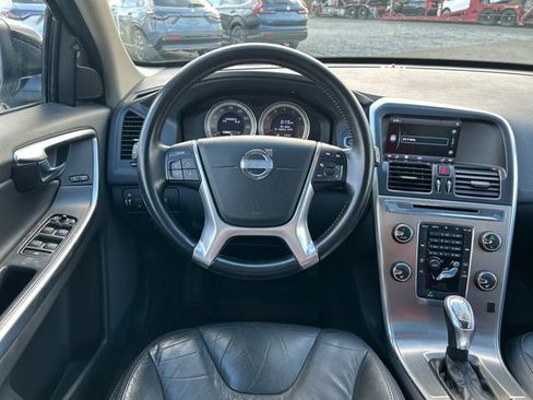 Used 2013 Volvo XC60 3.2 w/ Climate Pkg image 18