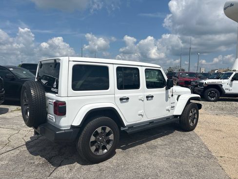 Used 2019 Jeep Wrangler Unlimited Sahara AWD/4WD image 6