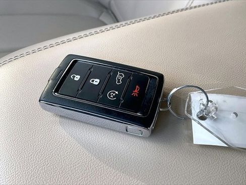 Used 2023 Jeep Grand Cherokee Limited image 10