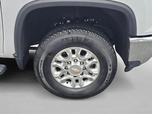 Used 2024 Chevrolet Silverado 3500 LT w/ Safety Package image 9