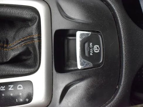 Used 2017 Jeep Cherokee Limited AWD/4WD image 33