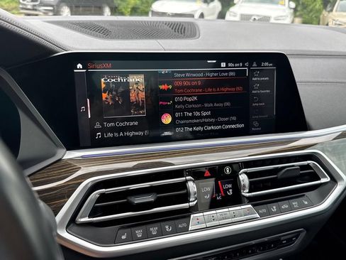 Used 2021 BMW X5 xDrive40i w/ M Sport Package AWD/4WD image 16