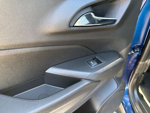 Used 2024 Chevrolet Trax LS w/ LS Convenience Package FWD image 18