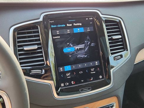 Certified 2024 Volvo XC90 B6 Plus w/ Protection Package Premier image 15