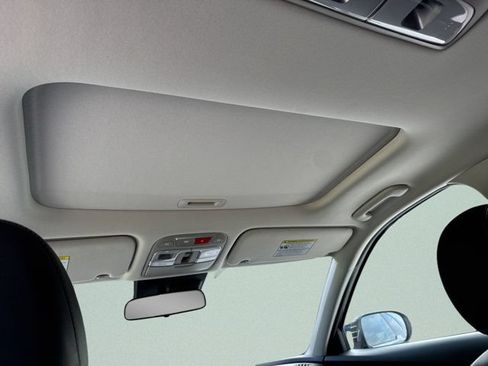 Used 2025 Kia Telluride S FWD image 19