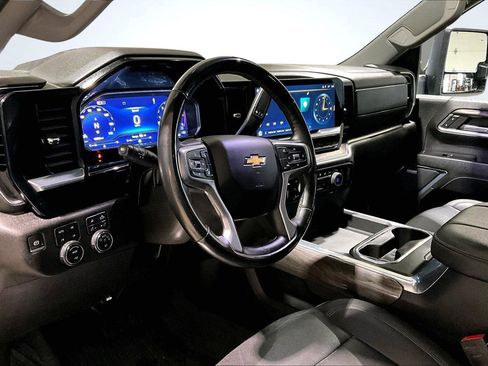 Used 2024 Chevrolet Silverado 2500 LTZ w/ LTZ Convenience Package image 16