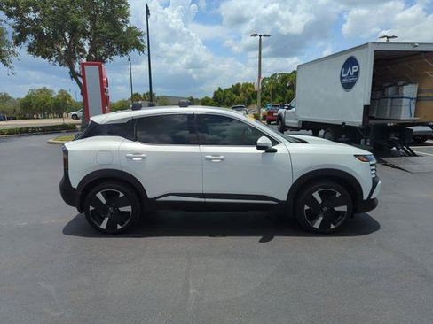 Certified 2025 Nissan Kicks SR AWD/4WD image 3