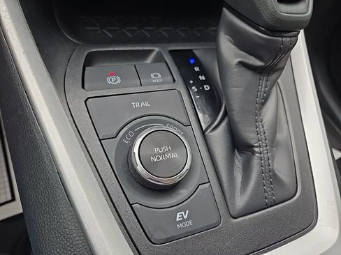 Used 2025 Toyota RAV4 XLE w/ Convenience Package AWD/4WD image 59