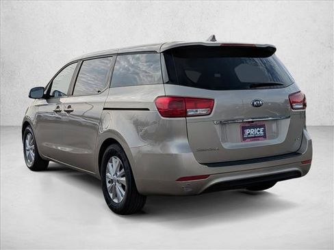 Used 2017 Kia Sedona LX image 8