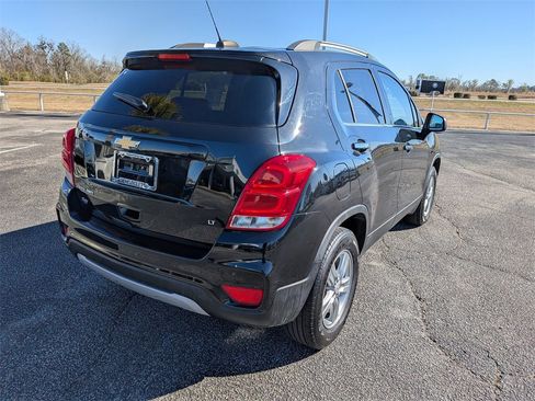 Used 2019 Chevrolet Trax LT w/ LT Convenience Package image 4