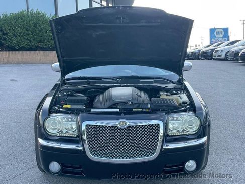 Used 2006 Chrysler 300 C w/ Navigation & Sound Group II RWD image 25