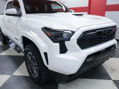 Used 2025 Toyota Tacoma TRD Sport AWD/4WD image 30