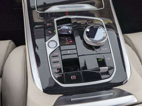 New 2026 BMW X7 xDrive40i w/ Executive Package image 19