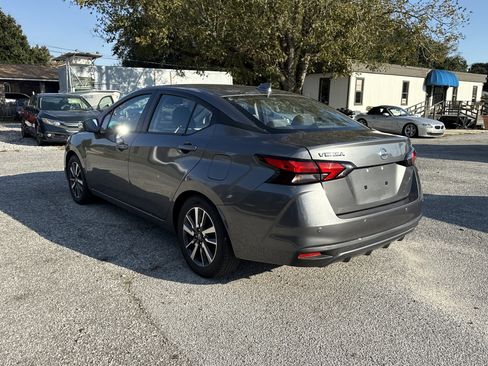 Used 2021 Nissan Versa SV image 3