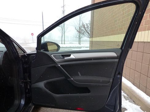 Used 2016 Volkswagen Golf SE image 44