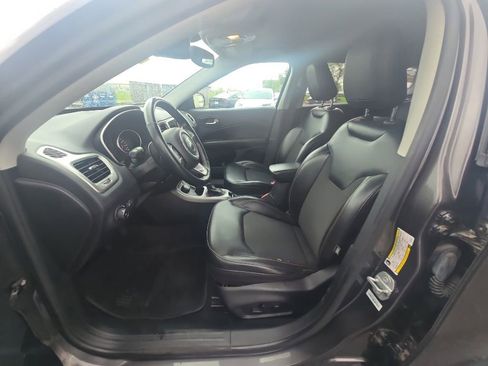 Used 2018 Jeep Compass Latitude w/ Popular Equipment Group AWD/4WD image 13