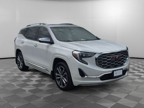 Used 2020 GMC Terrain Denali w/ Denali Premium Package AWD/4WD image 1