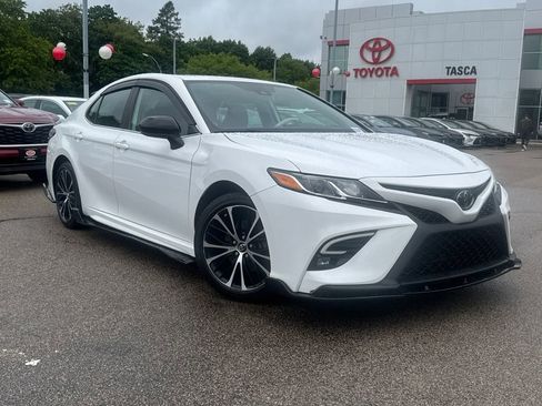 Used 2019 Toyota Camry SE FWD image 1