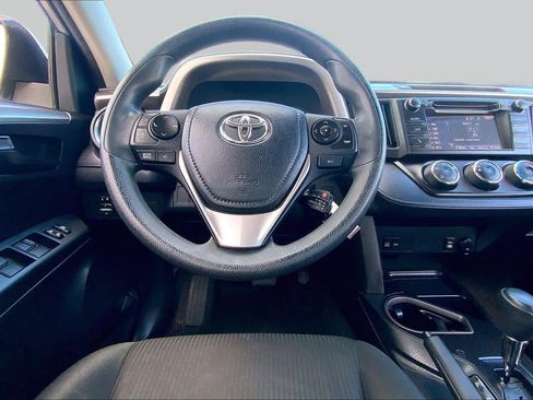 Used 2018 Toyota RAV4 LE FWD image 6