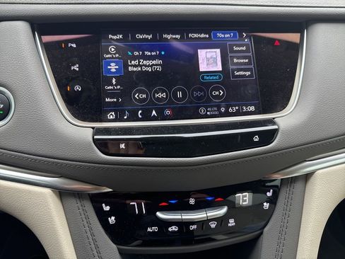 Used 2024 Cadillac XT5 Premium Luxury w/ Technology Package FWD image 8