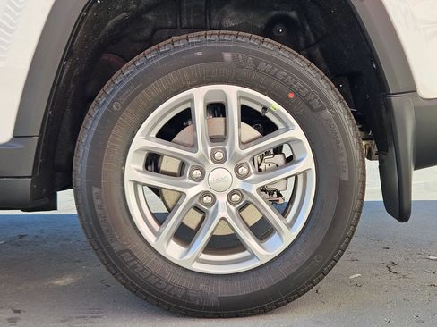 New 2025 Jeep Grand Cherokee 4WD image 25