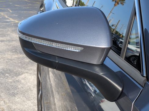 Used 2025 Volkswagen Tiguan SE AWD/4WD image 11