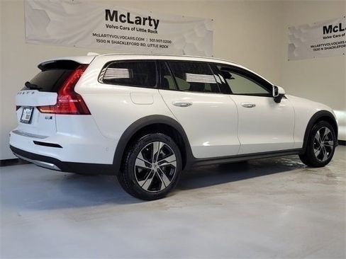 Certified 2026 Volvo V60 B5 Cross Country Plus w/ Protection Package Premier AWD/4WD image 3