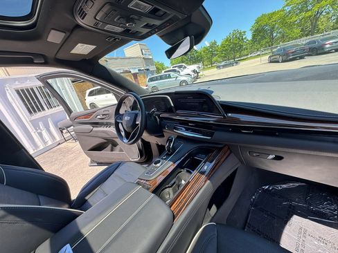 Used 2024 Cadillac Escalade Premium Luxury AWD/4WD image 24