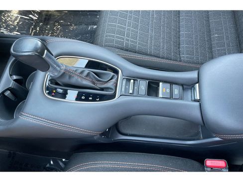 Certified 2025 Honda HR-V Sport image 30
