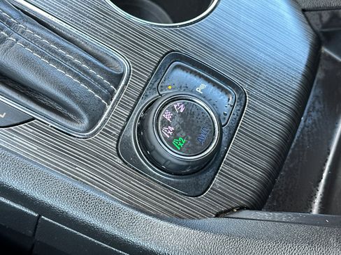 Used 2018 GMC Acadia SLT image 33