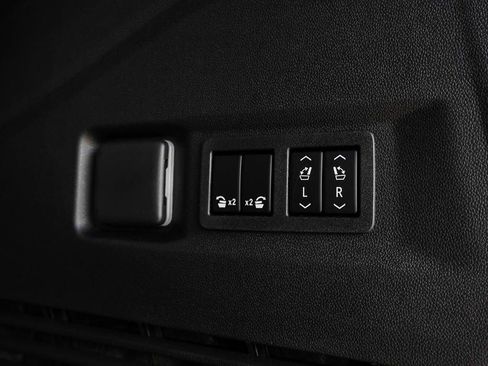 New 2026 GMC Yukon Denali w/ Denali Reserve Package AWD/4WD image 9