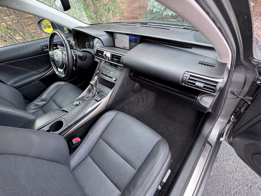 Used 2019 Lexus IS 300 AWD image 37