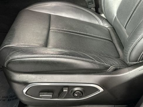 Used 2024 Jeep Wagoneer L Series III w/ Flexible Seating Group image 12