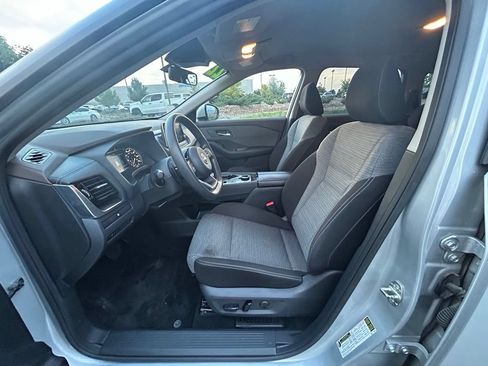 Used 2022 Nissan Rogue SV AWD/4WD image 11