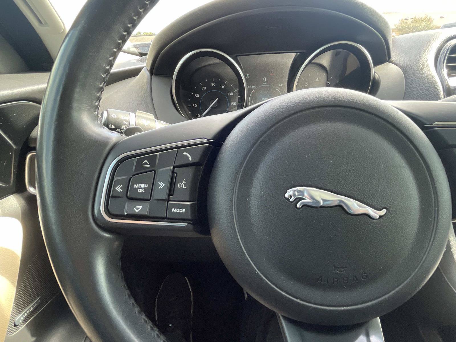 Used 2018 Jaguar F-PACE Premium AWD/4WD image 33
