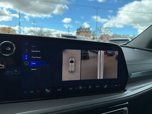 New 2026 Chevrolet Traverse LT image 28