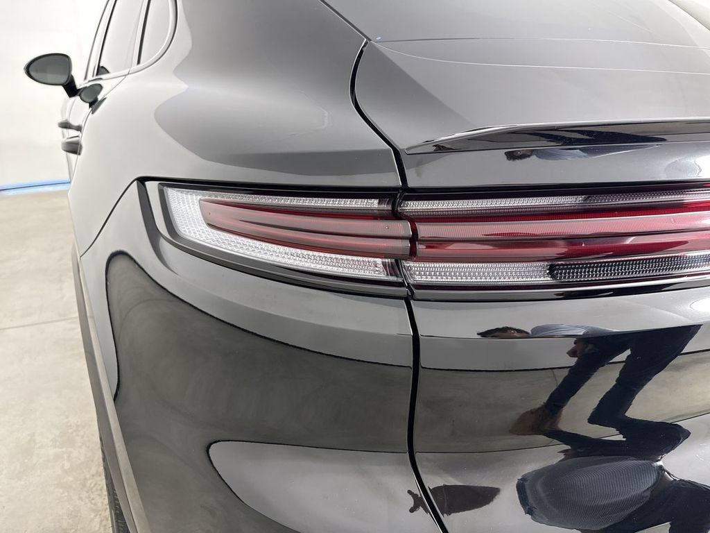 Certified 2024 Porsche Cayenne Coupe AWD/4WD image 17