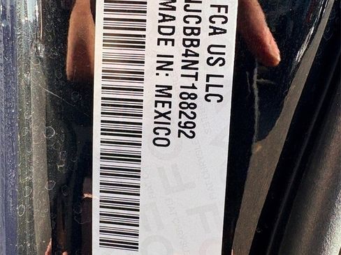 Certified 2022 Jeep Compass Latitude image 28