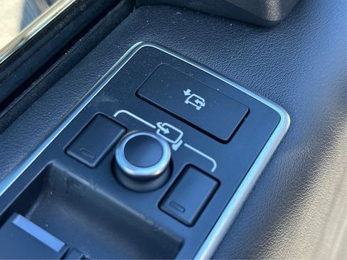 Used 2017 Land Rover Range Rover HSE image 34