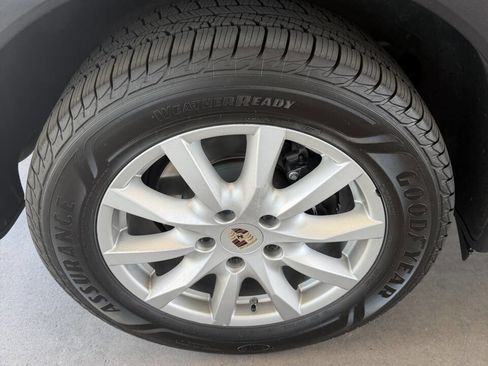 Used 2013 Porsche Cayenne Diesel AWD/4WD image 23