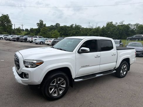 Used 2017 Toyota Tacoma Limited AWD/4WD image 2