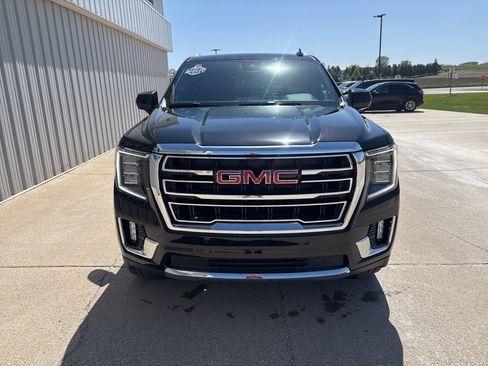 Used 2024 GMC Yukon SLT AWD/4WD image 2