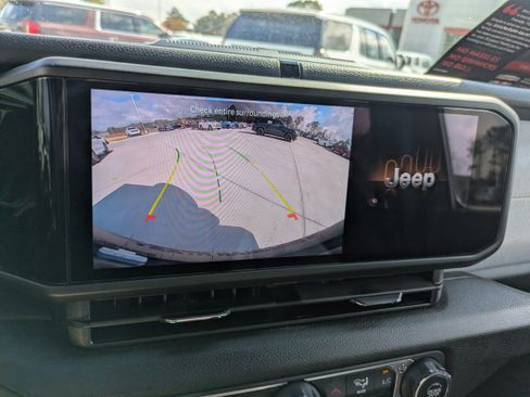 Used 2025 Jeep Wrangler Sport image 21