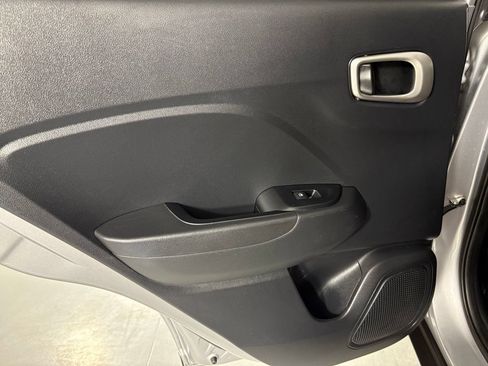 Used 2025 Hyundai Venue SEL FWD image 34
