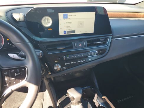 Used 2024 Lexus ES 250 w/ Premium Package image 21