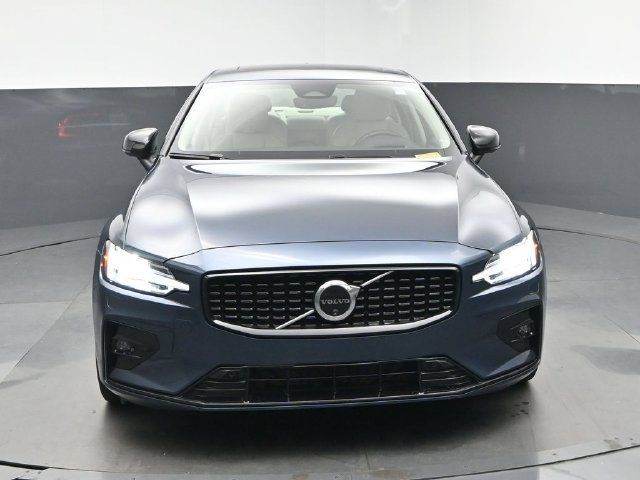 Used 2020 Volvo S60 T5 Momentum FWD image 2