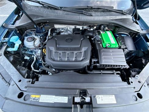 Used 2020 Volkswagen Tiguan SE w/ Panoramic Sunroof Package image 18